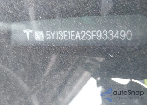 2025 Tesla Model 3 Long Range Rear-Wheel Drive z USA, uszkodzony, nr VIN 5YJ3E1EA2SF933490